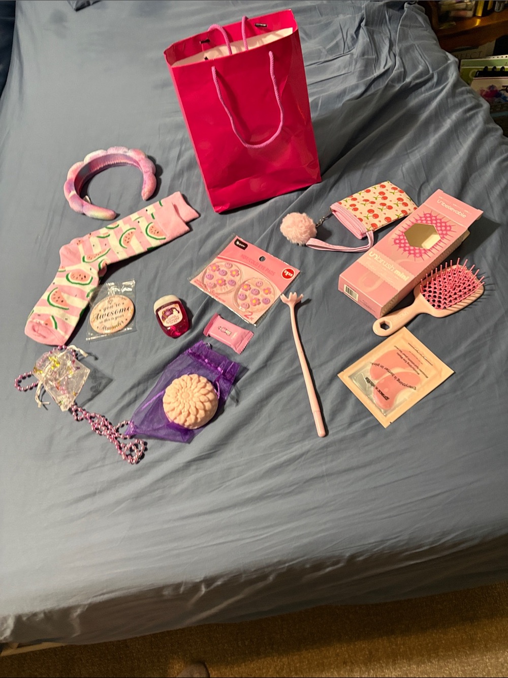 Girls Pink Gift Bag with Pink Accessories Set - Picture 14 of 16